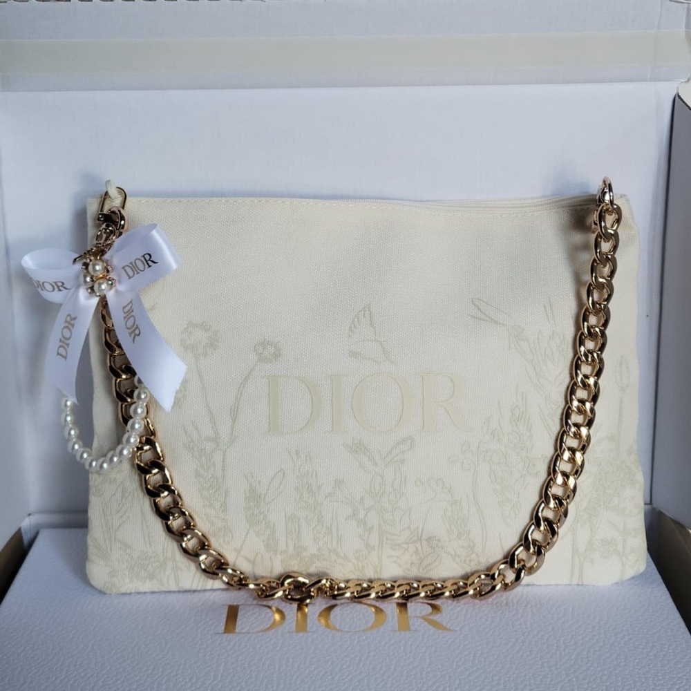 Dior Cream Pouch with Gold Chain - Picture 4 of 7